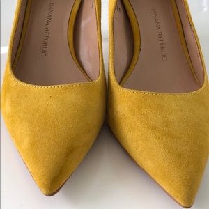 BANANA REPUBLIC HEELS